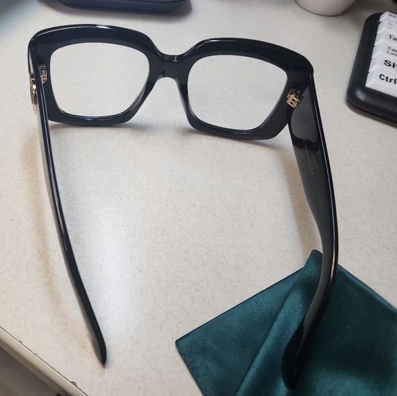 Gucci Glasses - Picture 5 of 6